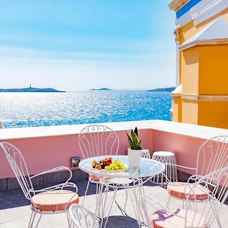 Selena - 1830s Art-house In Vaporia, 50m From Asteria