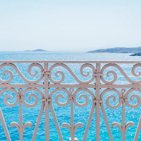 Gasthof Selena - 1830s Art-house In Vaporia, 50m From Asteria Ermoupoli