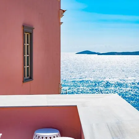 Gasthof Selena - 1830s Art-house In Vaporia, 50m From Asteria Ermoupoli