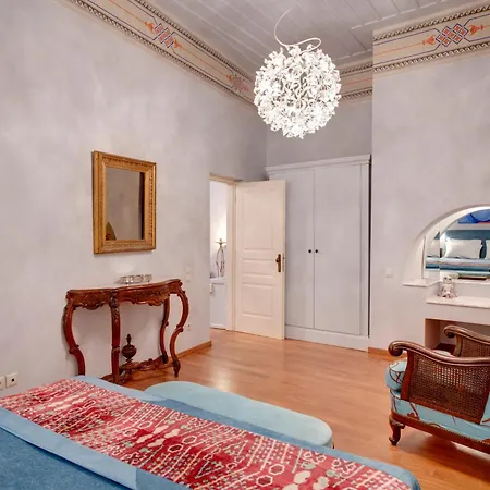 Casa de hóspedes Selena - 1830s Art-house In Vaporia, 50m From Asteria Hermópolis